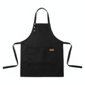 Tablier de cuisine noir — flat lay